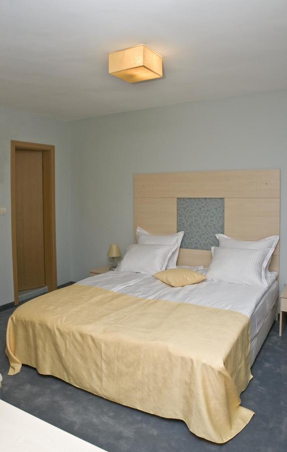 Hotel 4 Zona София Экстерьер фото