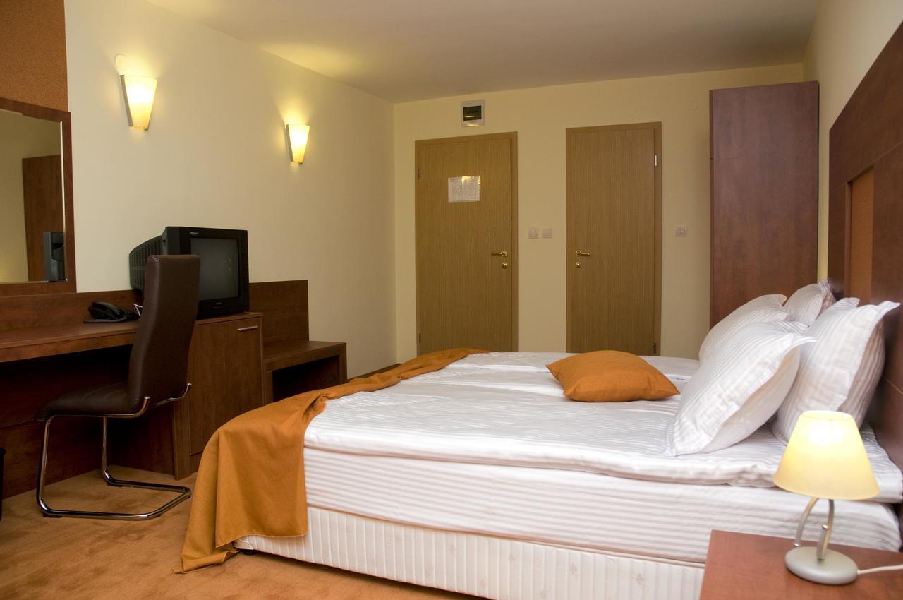 Hotel 4 Zona София Экстерьер фото