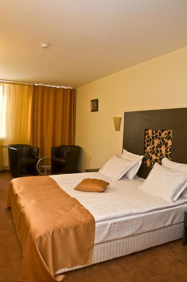 Hotel 4 Zona София Экстерьер фото